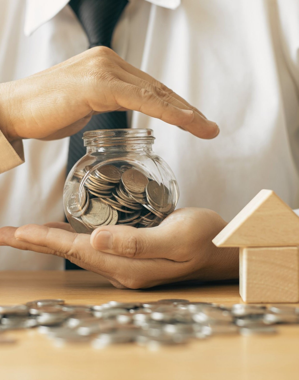 La loi Cosse, ou dispositif "Louer Abordable", permet aux propriétaires de logements loués à des loyers modérés de bénéficier d’une déduction fiscale allant jusqu’à 85 % de leurs revenus locatifs, en contrepartie d’un engagement social validé par l’Anah.